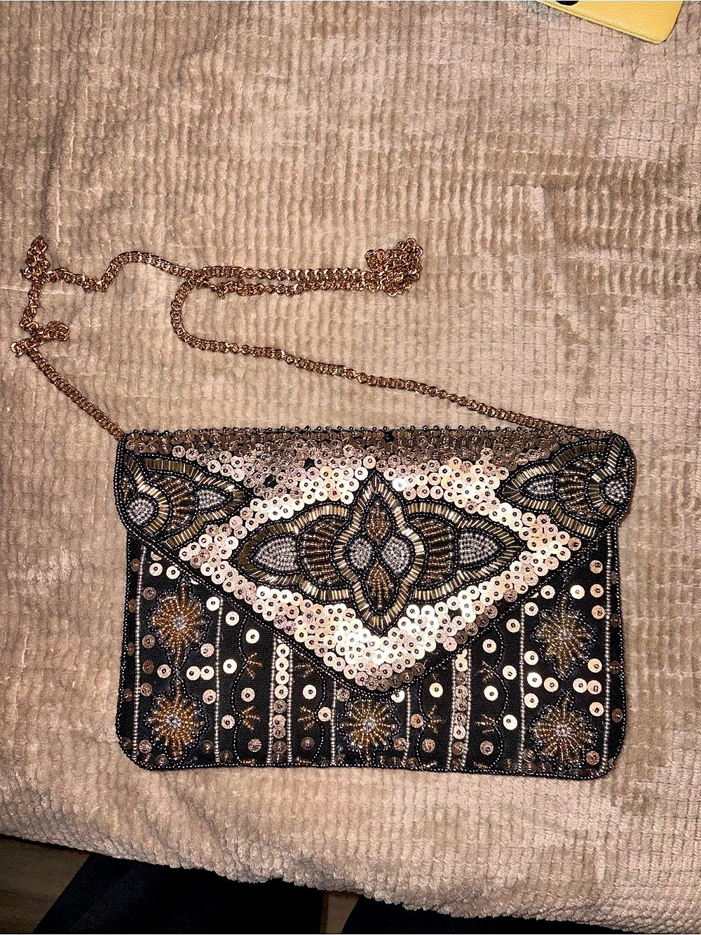 Beaded Sequin Clutch in Black & Gold Like New